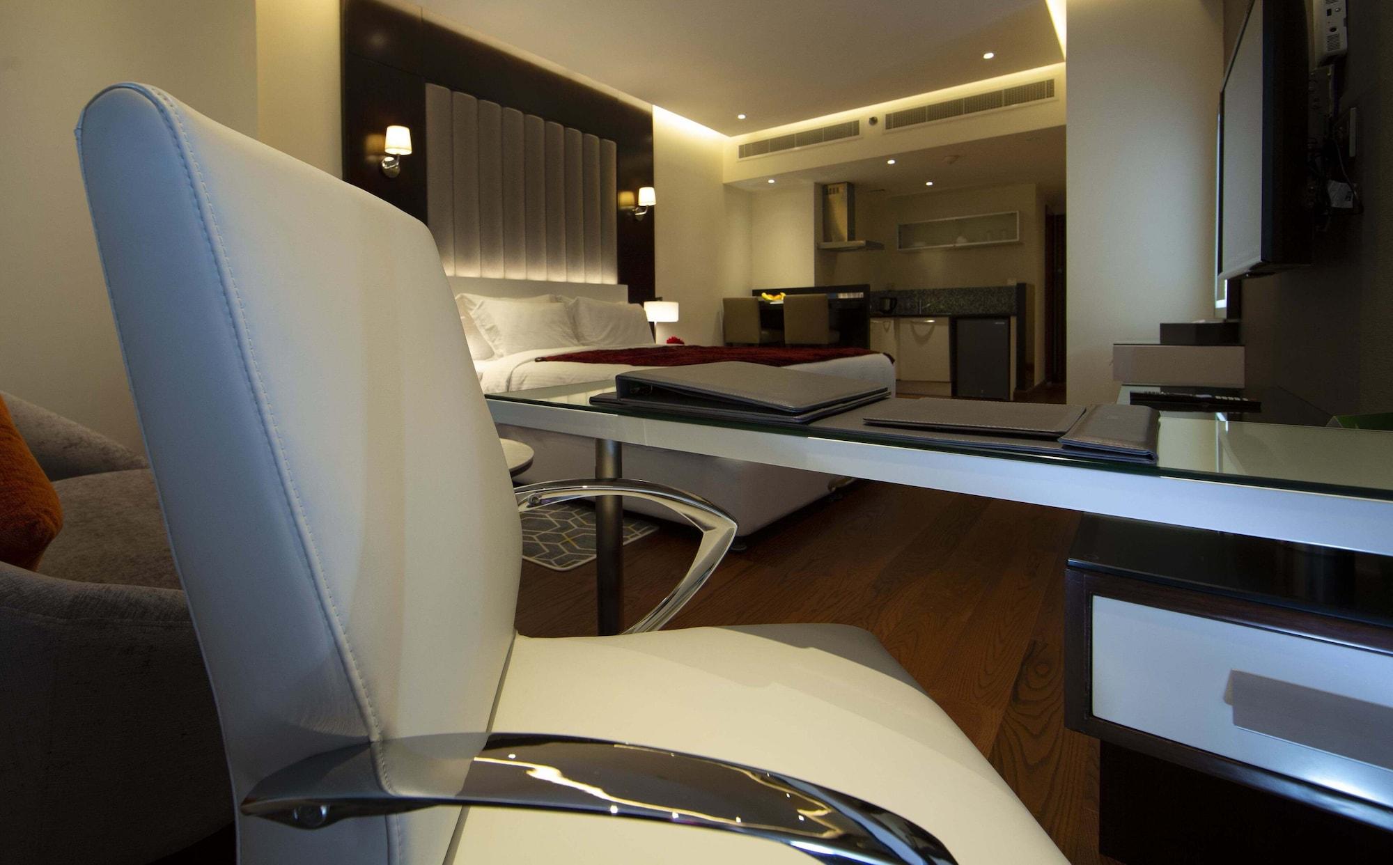 Number One Tower Aparthotel 4*